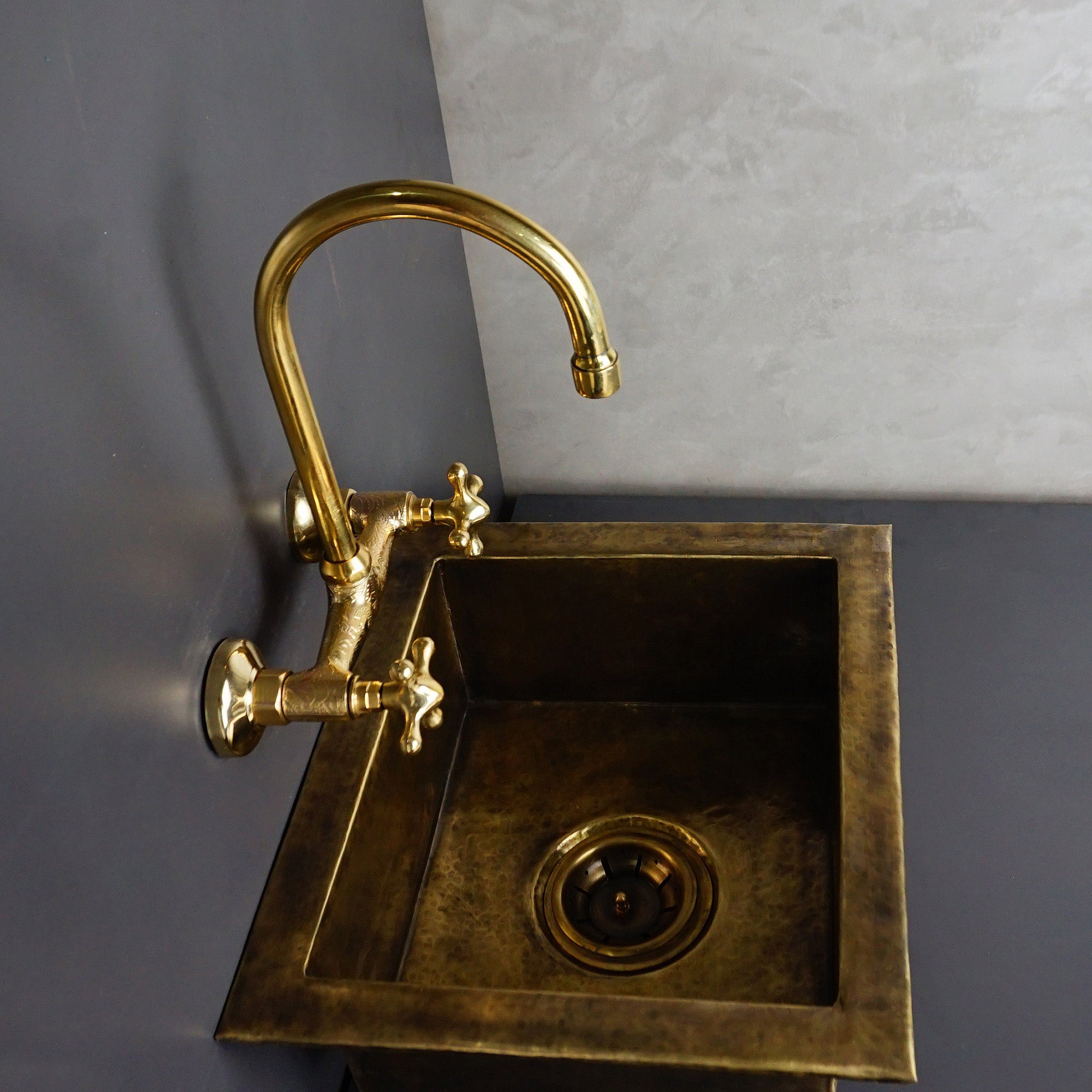 Antique Brass Undermount Single Kitchen Sink – Hammered Patina Brass Farmhouse Sink