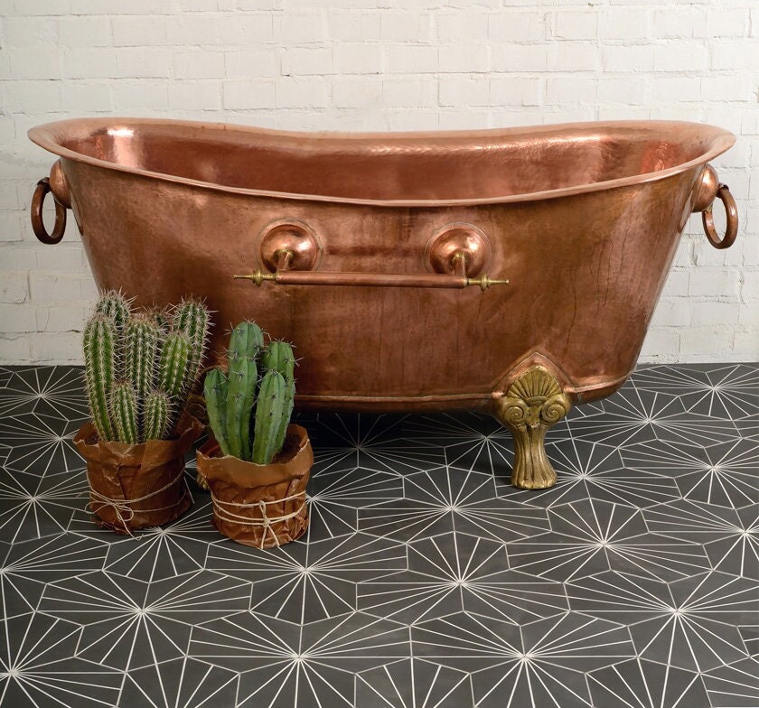 Clawfoot Copper Bathtub with Towel Bar – Luxury Freestanding Tub