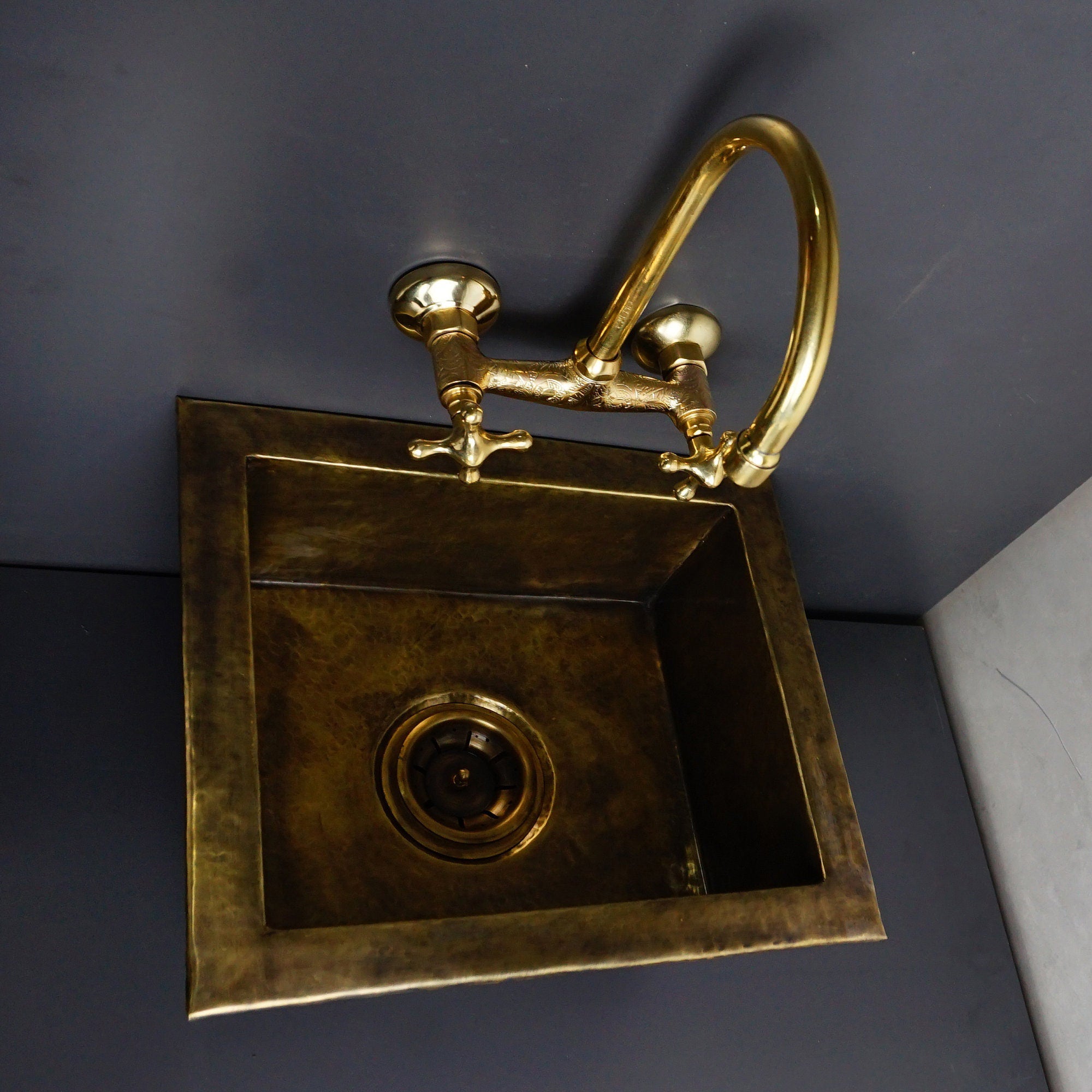 Antique Brass Undermount Single Kitchen Sink – Hammered Patina Brass Farmhouse Sink