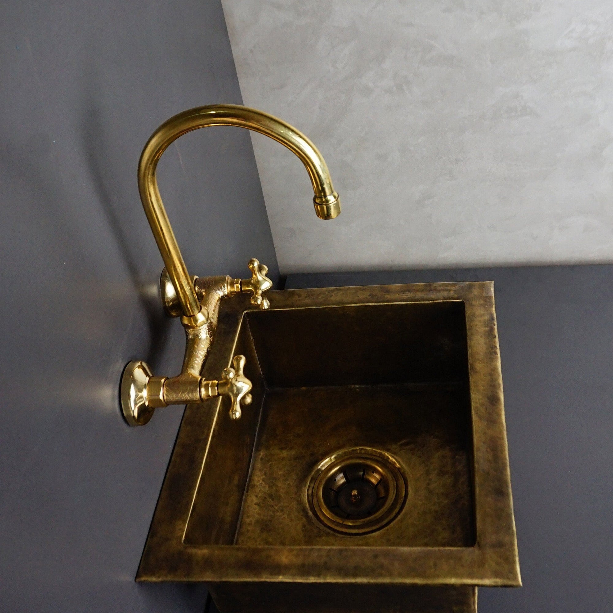 Antique Brass Undermount Single Kitchen Sink – Hammered Patina Brass Farmhouse Sink