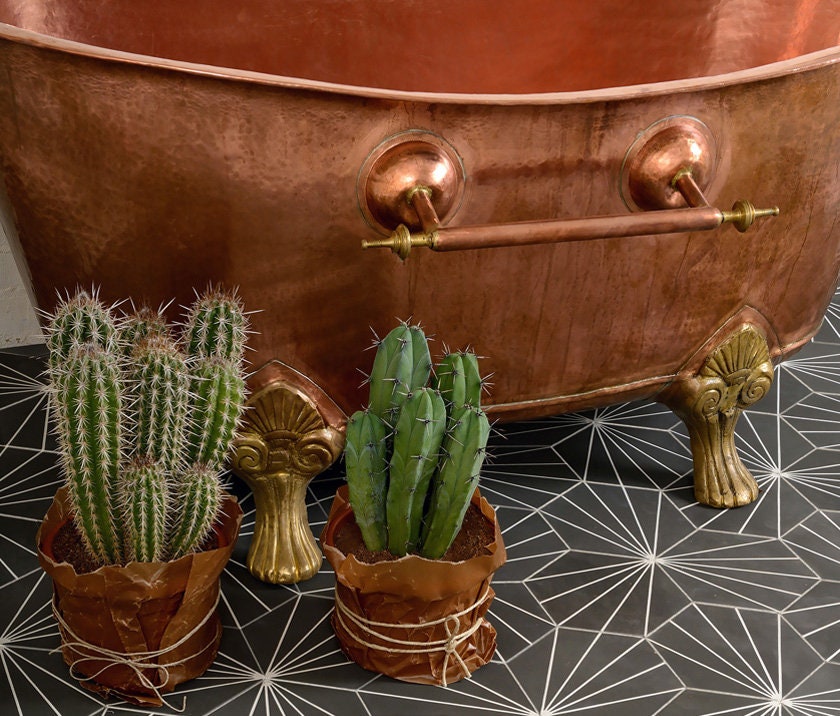 Clawfoot Copper Bathtub with Towel Bar – Luxury Freestanding Tub