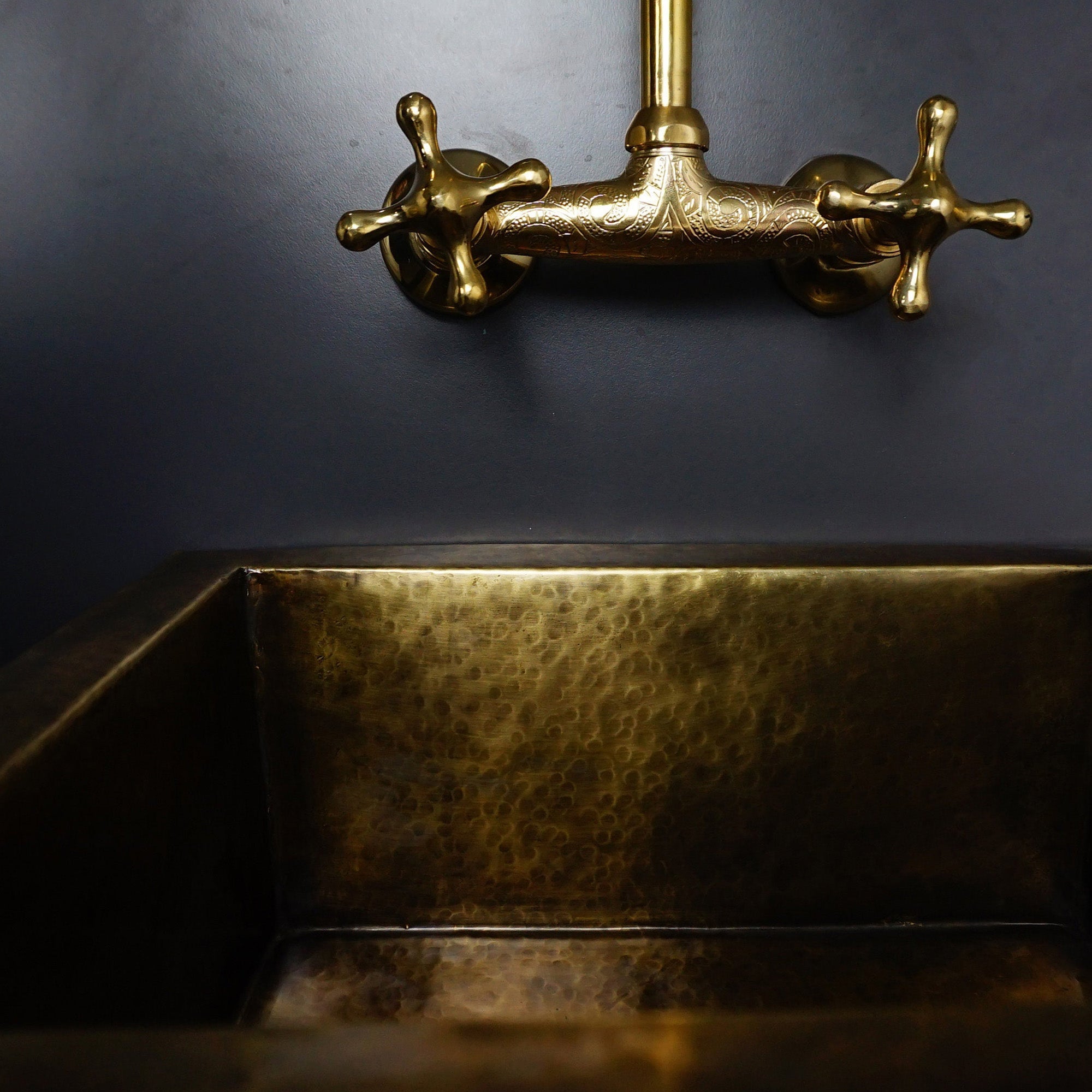 Antique Brass Undermount Single Kitchen Sink – Hammered Patina Brass Farmhouse Sink