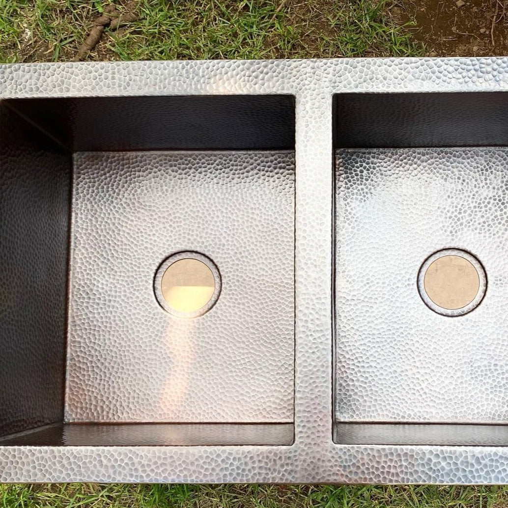 Vintage-style kitchen sink
