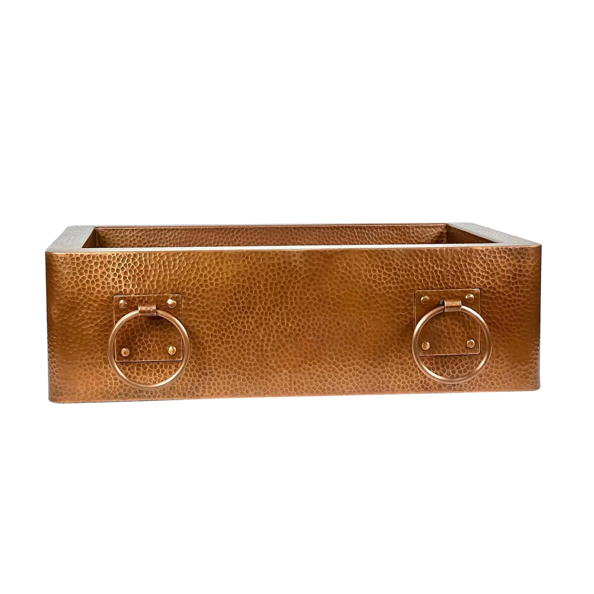 Vintage farmhouse kitchen sink
